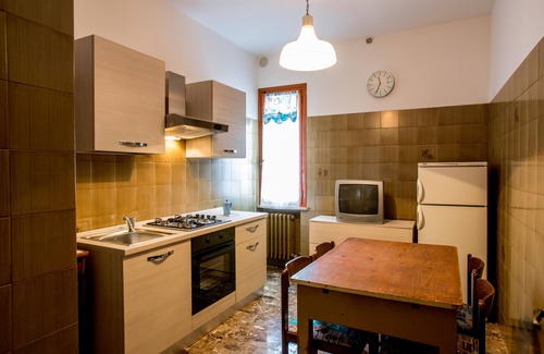 Marotta Apartamento | Oasis de relajación no muy lejos del mar, aparcamiento en el patio interior.
