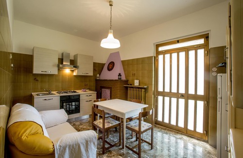 Marotta Apartamento | oasis de relajación no lejos del mar, estacionamiento en el patio interno.