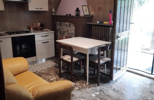 Marotta Apartamento | oasis de relajación no lejos del mar, estacionamiento en el patio interno.