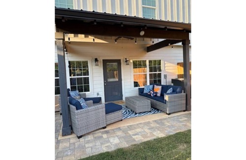 Auburn - Opelika Casa | Oasis on the Plains is a beautiful, spacious 3 bedroom retreat.