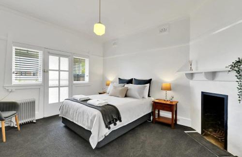 Orange Casa | Oasis on Warrendine, Sleek & Stylish, Free Wi-Fi