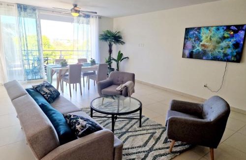 Simpson Bay Apartamento | OASIS Penthouse with private garden & shared pool