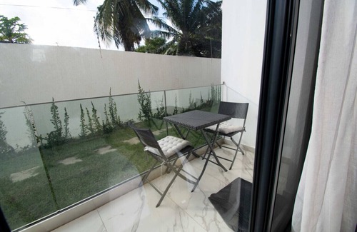 Labadi Apartamento | Oasis Retreat at 233 Boulevard