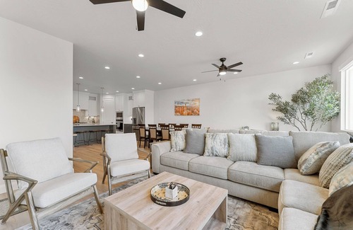 St. George Casa | Oasis Retreat: Desert Color Lagoon + Beaches, Private Hot Tub