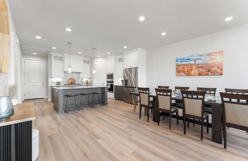 St. George Casa | Oasis Retreat: Desert Color Lagoon + Beaches, Private Hot Tub