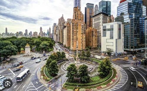 Central Park South Apartamento | Oasis Room at a Shared Apartment by Times Square