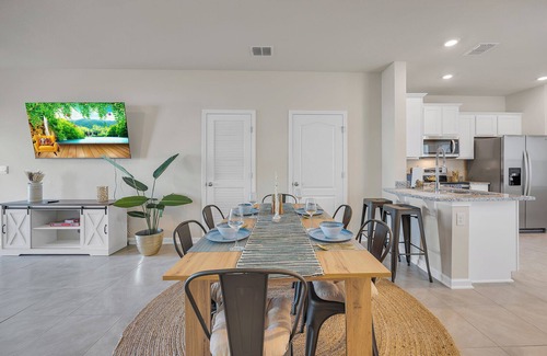 St. Augustine Casa | Oasis Sanctuary, 3 Bedroom Designer Home, 15 Miles to the Beaches, Fun Game Room