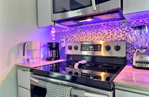 West Little River Casa | Oasis style jacuzzi glamping gym parking bbq secure