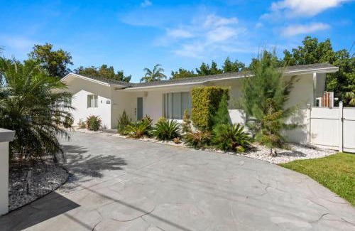 Ojus Casa | Oasis Tropical Villa Glamhomes