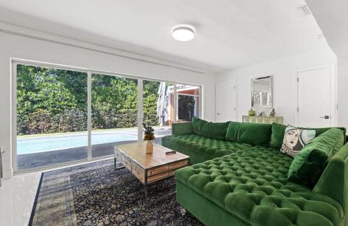 Ojus Casa | Oasis Tropical Villa Glamhomes
