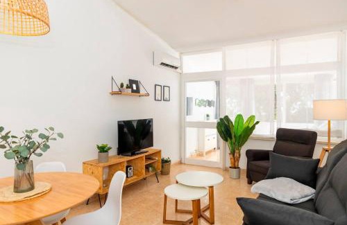 Urbanización Puerto de Estepona Apartamento | Oasis verde junto al mar en Estepona