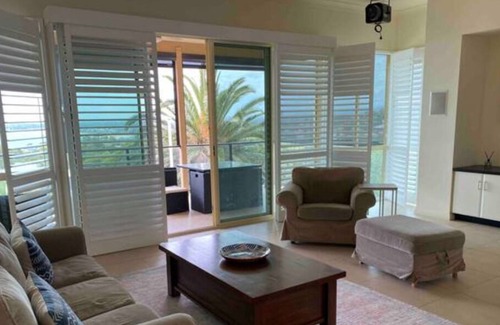 Marino Casa | Oasis Villa walk2Beach&Train Station/Swimming Pool/Netflix/wifi/ 7Bed10Sleep+Cot