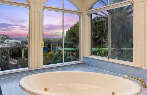 Marino Casa | Oasis Villa walk2Beach&Train Station/Swimming Pool/Netflix/wifi/ 7Bed10Sleep+Cot