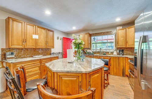 South Apopka Casa | Oasis w/ Grill & Pool ~ 16 Mi to Orlando!