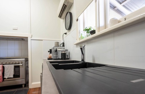 South Carnarvon Casa | Oasis Waterfront Holiday Home