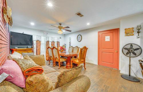 South Apopka Casa | Oasis with Grill and Pool about 16 Mi to Orlando!
