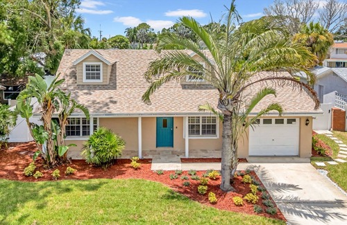 Bay Crest Park Casa | Oasis49 | spacious 4-bedroom getaway with pool!