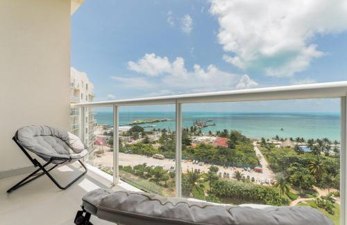 Puerto Juárez Apartamento | OASlS Beachfront 2 BDR with pool by Casa Paraiso