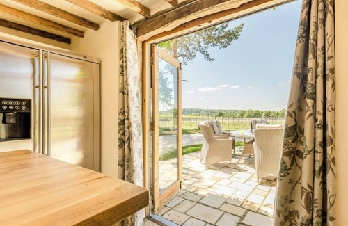 Alton Cabaña | Oast House - Otium Wine Estate