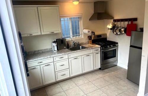 Ocean Beach Apartamento | OB Getaway Fenced Yard, Walk to Beach & Cafes