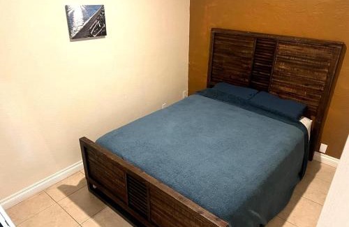 Ocean Beach Apartamento | OB Getaway Fenced Yard, Walk to Beach & Cafes