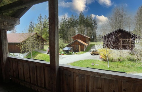 Segeten Apartamento | "Obere Stube" vacation apartment with balcony and view over the beautiful low mountain range