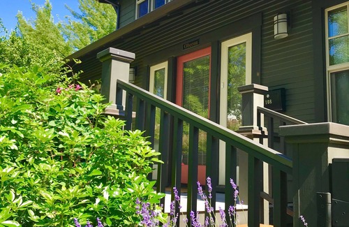 Historic Downtown District Apartamento | Oberon -Second Spring Property Alquiler de Lujo de 3 Dormitorios en Downtown Ashland