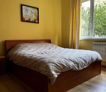 Oborishte Apartamento | Oborishte Family Elegance with Garden View