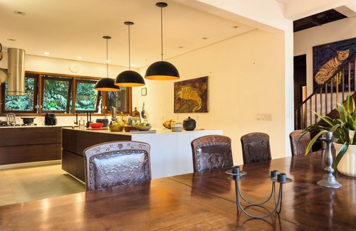 Carapicuiba Casa | Obra-prima Arquitetônica na Granja Viana