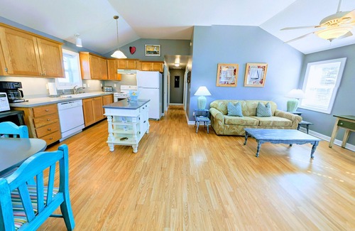 Colington Cabaña | OBX Island Cottage~Water view~ 1 level, no stairs~ Beach 3.5 miles (8 min drive)