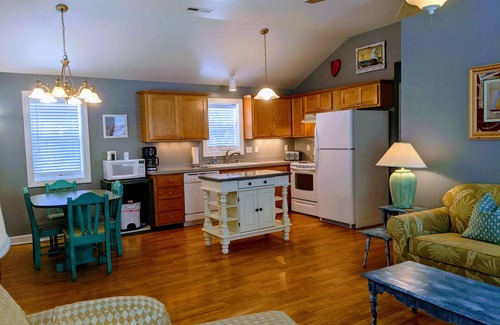 Colington Cabaña | OBX Island Cottage~Water view~ 1 level, no stairs~ Beach 3.5 miles (8 min drive)