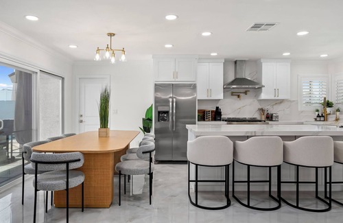 Midway City Casa | OC Luxe Retreat Heated Pool, Spa & Arcade