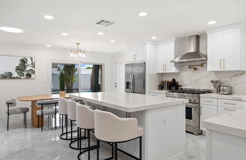 Midway City Casa | OC Luxe Retreat Heated Pool, Spa & Arcade