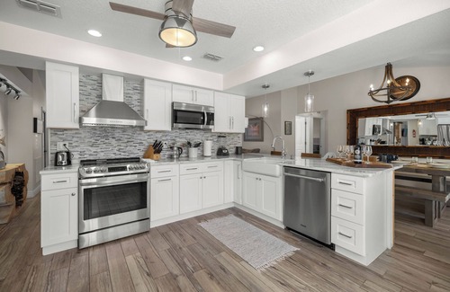 Historic District Casa | Ocala Starlit Family Retreat with Hot Tub and Fire Pit