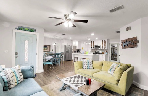 Fort Walton Beach Casa | Ocean | 5 Beds, Pickleball, Arcade, Grill & Beach!