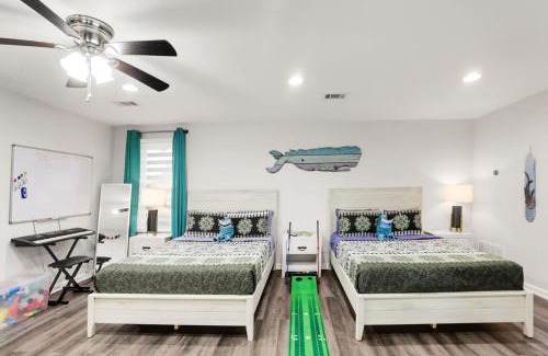 Fort Walton Beach Casa | Ocean - 5 Beds Retreat with Pickleball, Arcade, Grill & Beach Access!