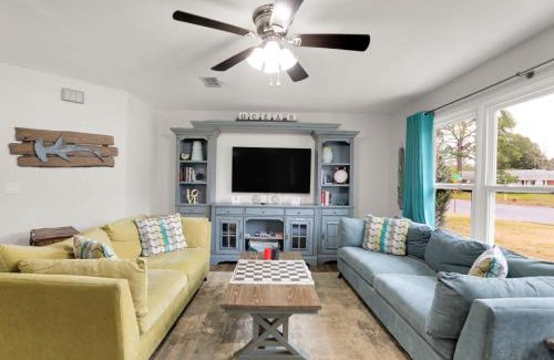 Fort Walton Beach Casa | Ocean - 5 Beds Retreat with Pickleball, Arcade, Grill & Beach Access!