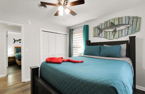 Fort Walton Beach Casa | Ocean - 5 Beds Retreat with Pickleball, Arcade, Grill & Beach Access!