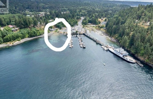 Quathiaski Cove Alquiler De RV | Ocean access glamping with a fantastic view of discovery passage,