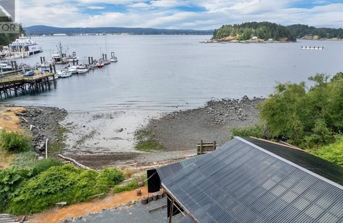 Quathiaski Cove Alquiler De RV | Ocean access glamping with a fantastic view of discovery passage,
