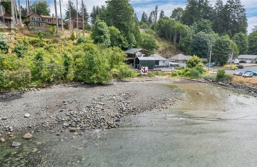 Quathiaski Cove Alquiler De RV | Ocean access glamping with a fantastic view of discovery passage,