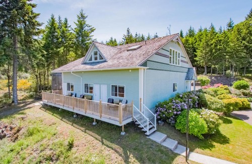 Regional District of Nanaimo Casa | Ocean and mountain view rooms