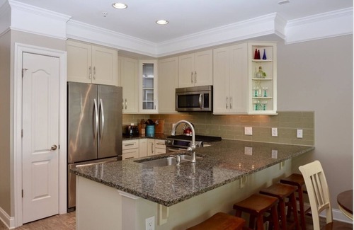Dewey Beach Condominio | Ocean/Bay View Pet Friendly 2BR Condo w/ Pool