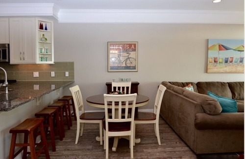 Dewey Beach Condominio | Ocean/Bay View Pet Friendly 2BR Condo w/ Pool