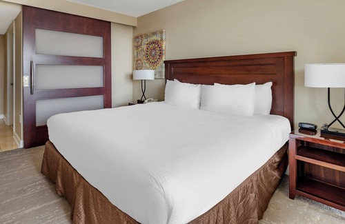 Northeast Virginia Beach Complejo | Ocean Beach Club Virginia Beach - 3 BEDROOM SUITE W/2KG AND 1QN BEDS W/SOFABED
