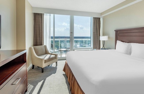 Northeast Virginia Beach Complejo | Ocean Beach Club Virginia Beach - 3 BEDROOM SUITE W/2KG AND 1QN BEDS W/SOFABED