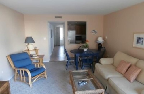South Rehoboth Condominio | Ocean Block Condo Sleeping 7 con piscina comunitaria y vistas al mar