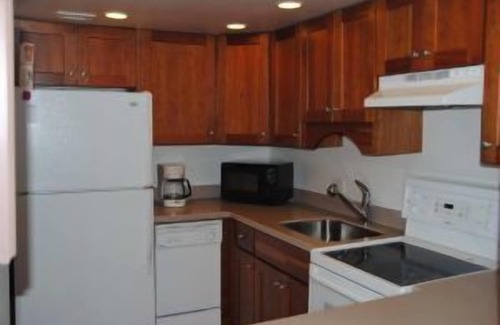 South Rehoboth Condominio | Ocean Block Condo Sleeping 7 con piscina comunitaria y vistas al mar