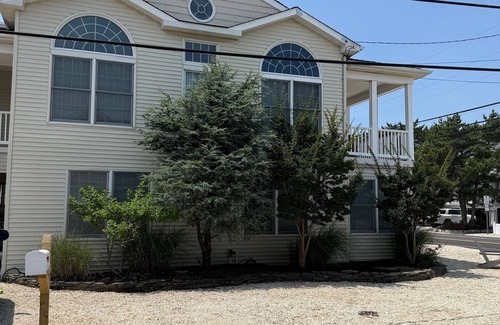 Peahala Park Casa | OCEAN BLOCK, BEAUTIFUL 4 BED, 2.5 BATH - BEACH HAVEN PARK