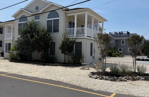 Peahala Park Casa | OCEAN BLOCK, BEAUTIFUL 4 BED, 2.5 BATH - BEACH HAVEN PARK